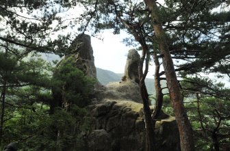 작성산 소뿔바위와 웅덩이 이미지 1