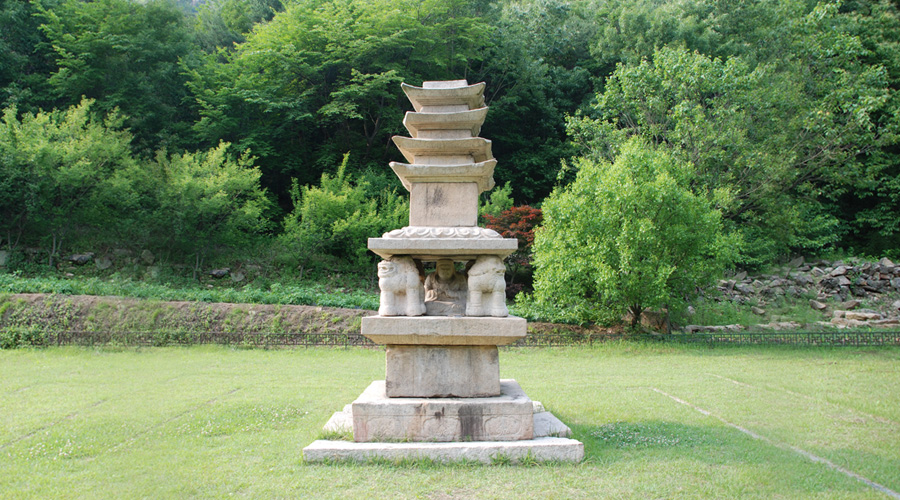 Stone Tower of Sajabinsinsaji Temple