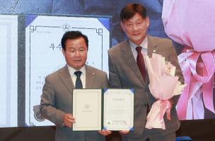 박영기 의장, 사진작가협회 ‘우수회원상’ 수상 이미지